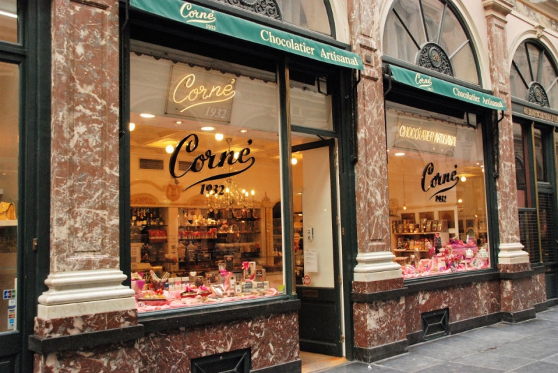 patisserie-ANTIBES-min_chocolate_chocolaterie_shop_luxury_chic_gallery_brussels_belgium-558146